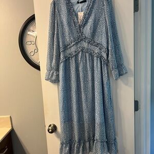 NWT Simplee dress with light floral pattern size L